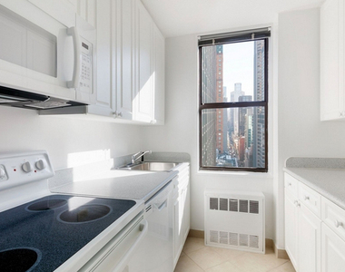 211 West 56th Street - Photo Thumbnail 2