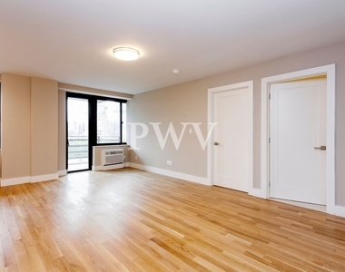 784 Columbus Avenue - Photo Thumbnail 2