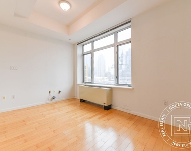 446 W 38th St - Photo Thumbnail 5