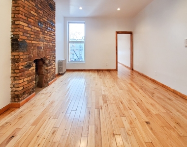 550 Bainbridge St - Photo Thumbnail 2