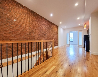 841 Kent Ave - Photo Thumbnail 3