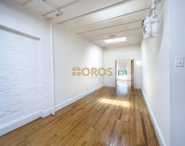 341 East 10th Street - Photo Thumbnail 2