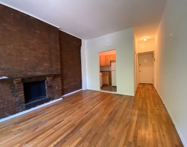 238 West 20th Street - Photo Thumbnail 1