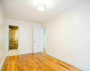 261 Tompkins Ave - Photo Thumbnail 9