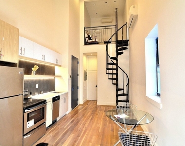 413 Manhattan Avenue - Photo Thumbnail 3