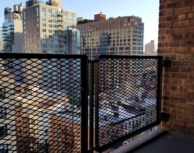 165 East 35 Street  - Photo Thumbnail 4