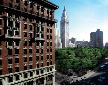 225 Fifth Avenue - Photo Thumbnail 4