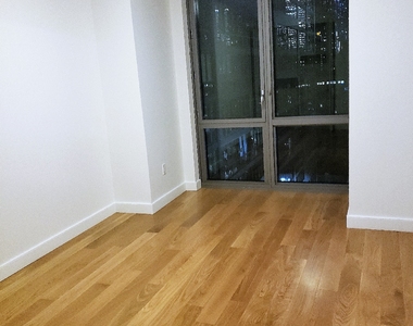 West 57th Street - Photo Thumbnail 3