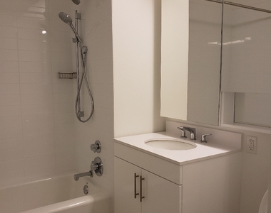 West 57th Street - Photo Thumbnail 5