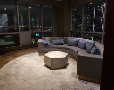 West 57th Street - Photo Thumbnail 7