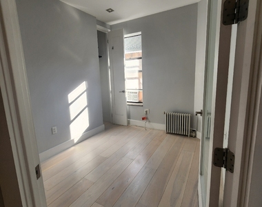 Stanton Street - Photo Thumbnail 2