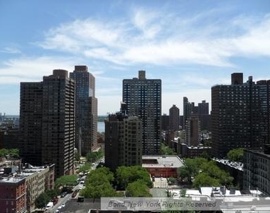 East 96th Street - Photo Thumbnail 6