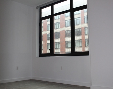 125 Parkside Ave - Photo Thumbnail 9