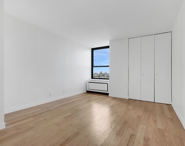 West 87th St.   Duplex Penthouse - Photo Thumbnail 4