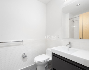 325 Kent Avenue - Photo Thumbnail 5