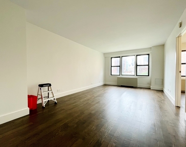 220 East 63rd Street - Photo Thumbnail 1