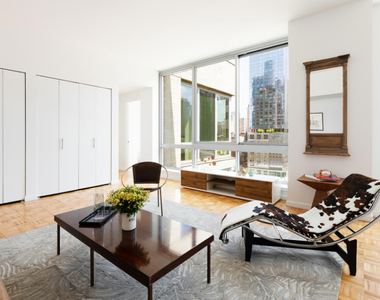 455 W 37th St, 222 - Photo Thumbnail 1