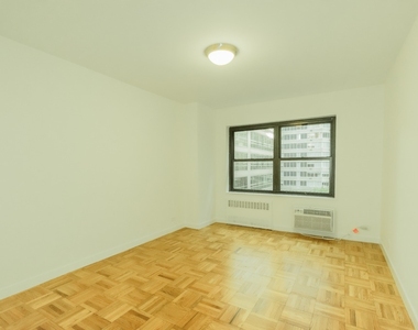 412 East 55th Street - Photo Thumbnail 4