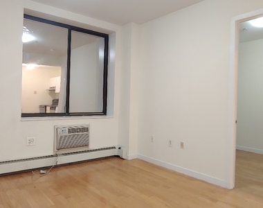 924 Metropolitan Avenue - Photo Thumbnail 2