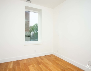 718 Knickerbocker Ave - Photo Thumbnail 3