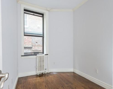 326 East 35th Street - Photo Thumbnail 2