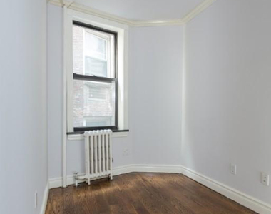 326 East 35th Street - Photo Thumbnail 3