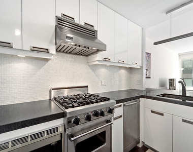 261 West 28th St - Photo Thumbnail 1