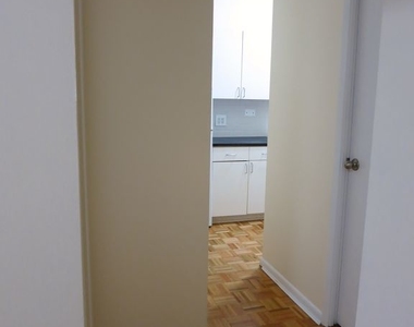 516 East 79th Street, Apt 2d - Photo Thumbnail 3