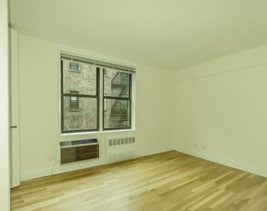 305 West 13th Street - Photo Thumbnail 6