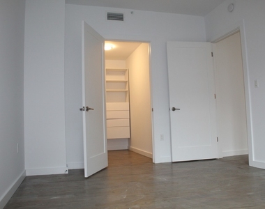 125 Parkside Ave - Photo Thumbnail 3