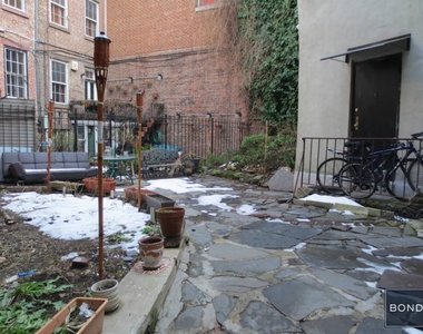 496 Hudson Street - Photo Thumbnail 7