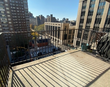 370 West 30th Street - Photo Thumbnail 7