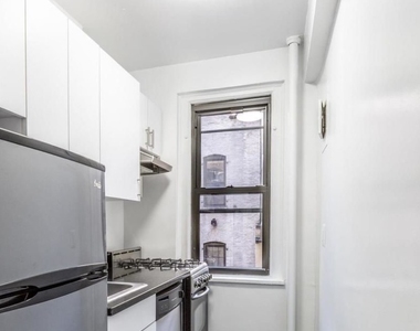 137 East 38th Street - Photo Thumbnail 2