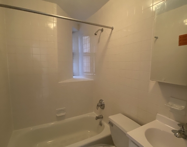 417 East 65 Street 22 - Photo Thumbnail 4