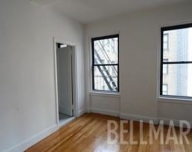 140 E 46th St. - Photo Thumbnail 2