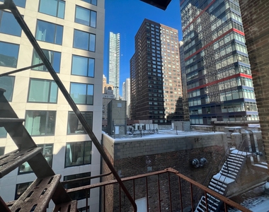 237 EAST 53 STREET - Photo Thumbnail 3