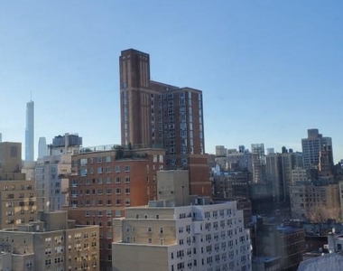 East 82nd Street - Photo Thumbnail 6