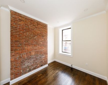 1379 Lexington Avenue - Photo Thumbnail 5