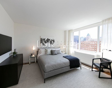 240 East 39th Street - Photo Thumbnail 3