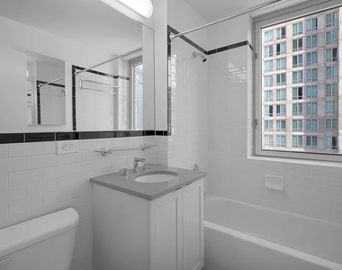 West 42nd Street - Photo Thumbnail 3