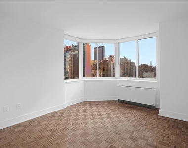 West 42nd Street - Photo Thumbnail 1