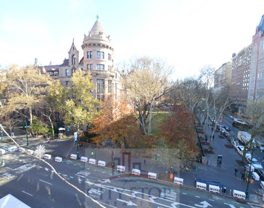 West 77 street and Amsterdam Ave - Photo Thumbnail 3