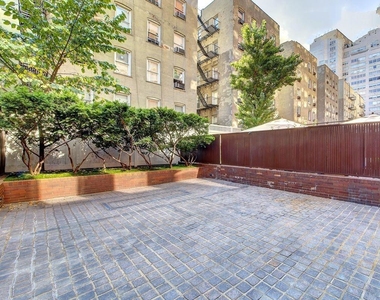 East 67th Street - Photo Thumbnail 3