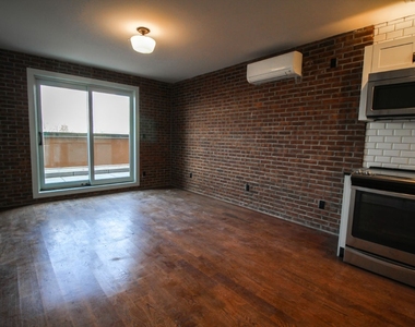 31 Brooklyn Ave - Photo Thumbnail 1