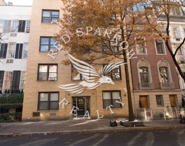 East 62nd Street - Photo Thumbnail 13