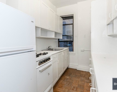 324 East 19th Street - Photo Thumbnail 2