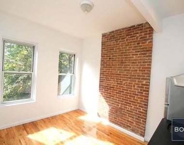 222 East 85 - Photo Thumbnail 2