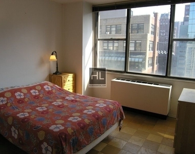 310 East 45 Street - Photo Thumbnail 4