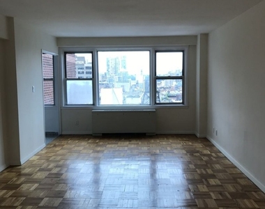 301 West 45th Street - Photo Thumbnail 1