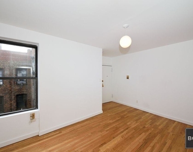 240 West 15th Street - Photo Thumbnail 1